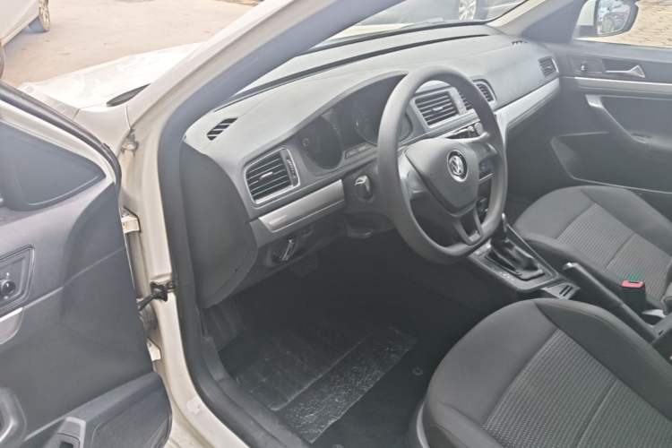 Used Volkswagen Lavida 2017 1.6L Automatic Fashion Edition Driver Seat