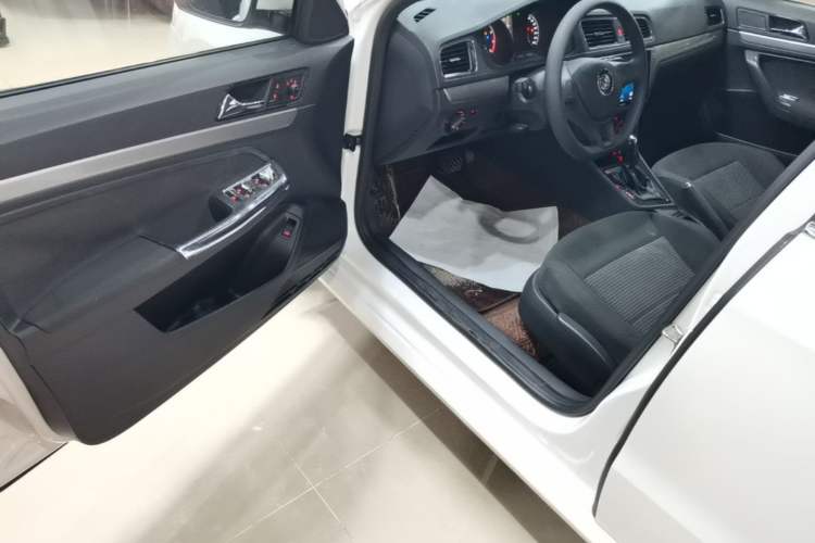 Used Volkswagen Lavida 2017 1.6L Automatic Fashion Edition Driver Seat