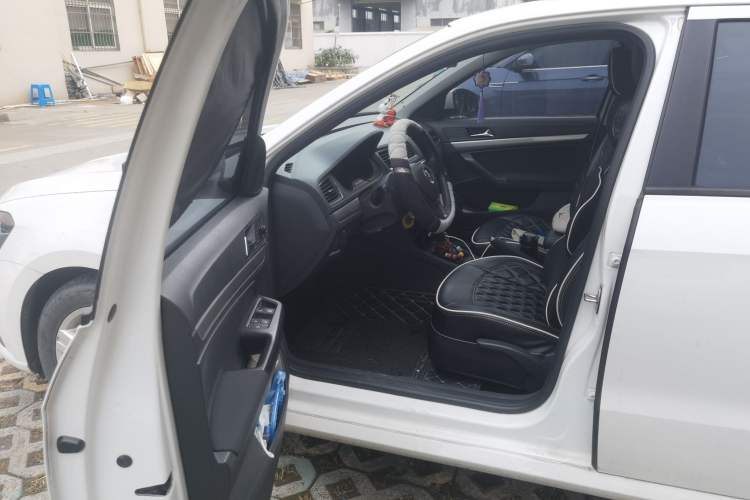 Used Volkswagen Lavida 2017 1.6L Automatic Fashion Edition Driver Seat