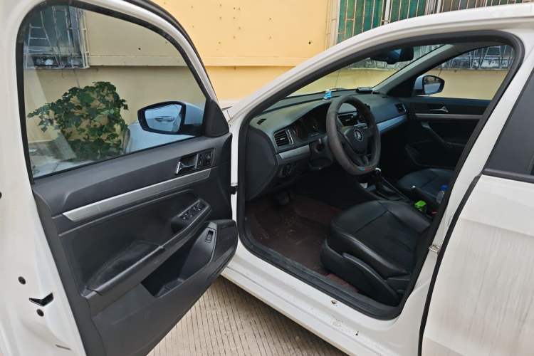 Used Volkswagen Lavida 2017 1.6L Automatic Fashion Edition Driver Seat