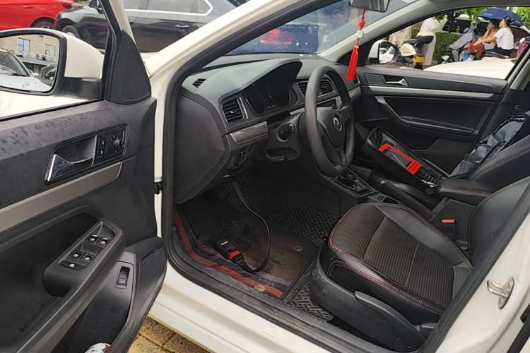 Used Volkswagen Lavida 2017 1.6L Automatic Fashion Edition Driver Seat