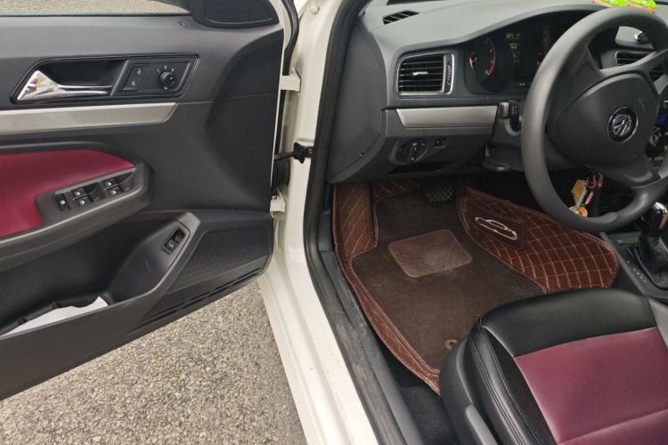 Used Volkswagen Lavida 2017 1.6L Automatic Fashion Edition Driver Seat