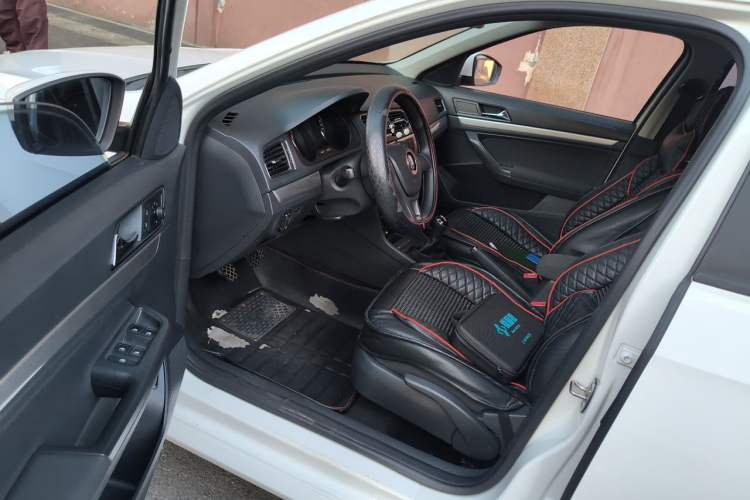 Used Volkswagen Lavida 2017 1.6L Manual Fashion Edition Driver Seat