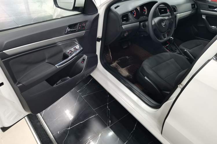 Used Volkswagen Lavida 2017 1.6L Automatic Fashion Edition Driver Seat