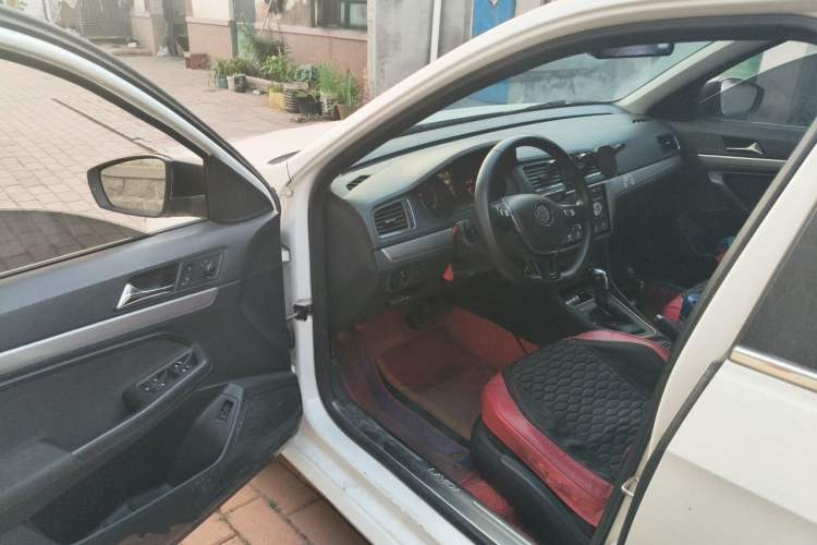 Used Volkswagen Lavida 2017 1.6L Automatic Fashion Edition Driver Seat