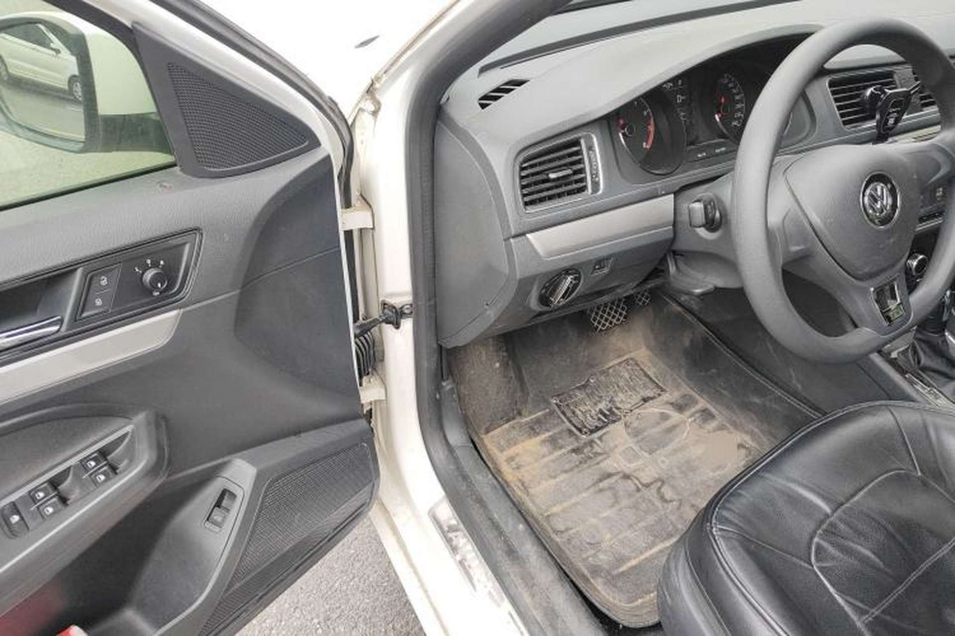 Used Volkswagen Lavida 2017 1.6L Automatic Fashion Edition Driver Seat