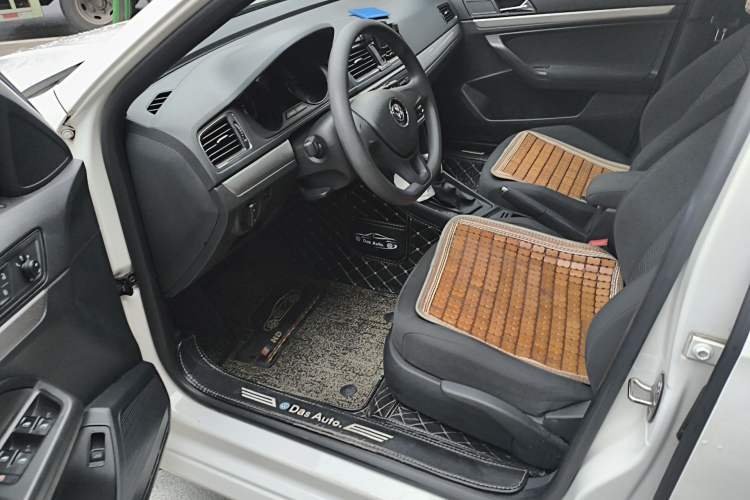 Used Volkswagen Lavida 2017 1.6L Automatic Fashion Edition Driver Seat