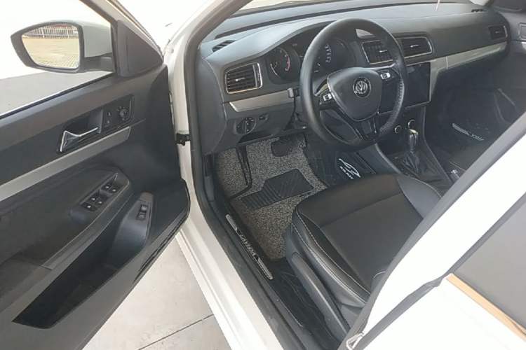 Used Volkswagen Lavida 2017 1.6L Automatic Fashion Edition Driver Seat