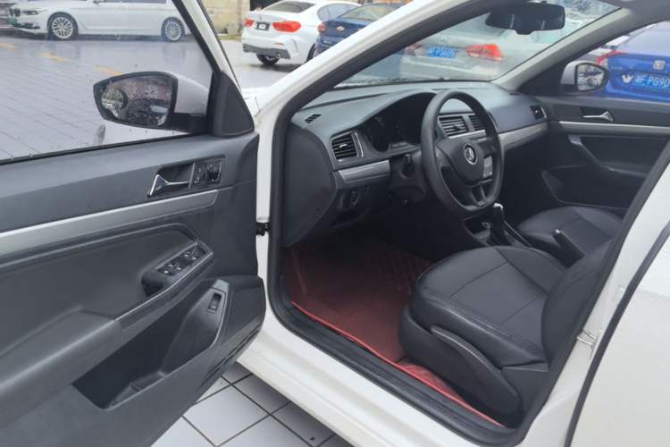 Used Volkswagen Lavida 2017 1.6L Automatic Fashion Edition Driver Seat