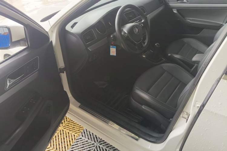 Used Volkswagen Lavida 2017 1.6L Manual Comfort Edition Driver Seat