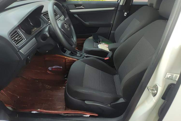 Used Volkswagen Lavida 2017 1.6L Automatic Fashion Edition Driver Seat