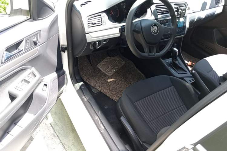 Used Volkswagen Lavida 2017 1.6L Automatic Fashion Edition Driver Seat
