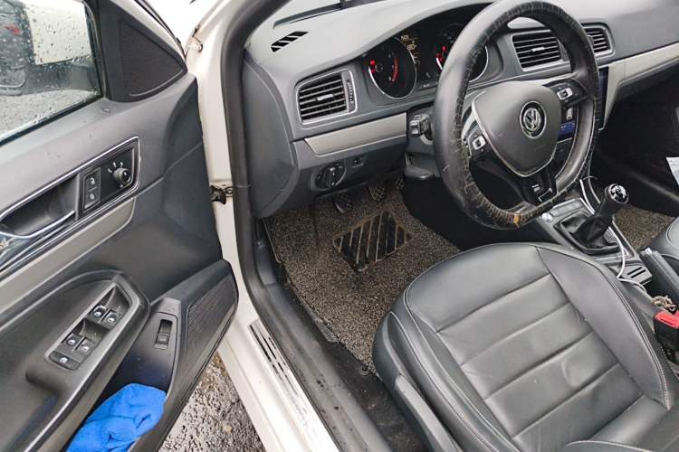 Used Volkswagen Lavida 2017 1.6L Manual Comfort Edition Driver Seat
