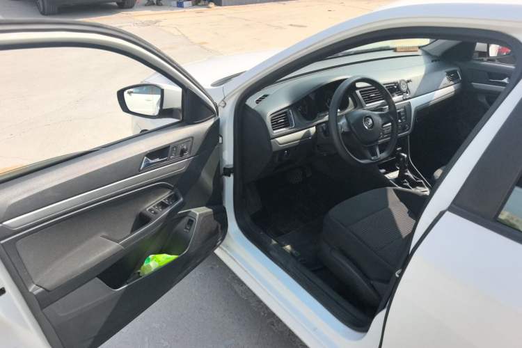 Used Volkswagen Lavida 2017 1.6L Automatic Fashion Edition Driver Seat
