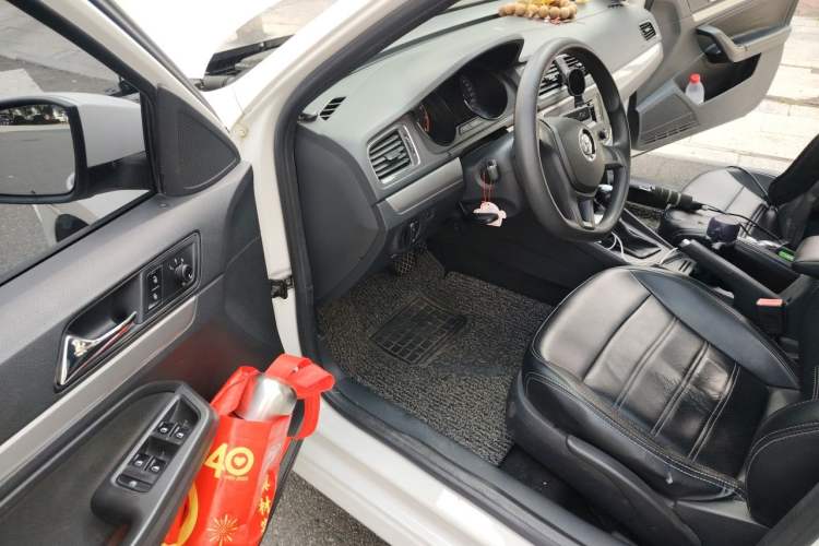Used Volkswagen Lavida 2017 1.6L Automatic Fashion Edition Driver Seat