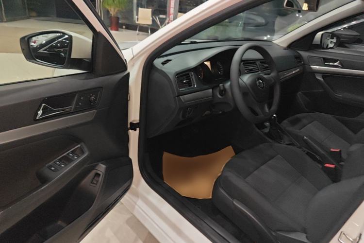 Used Volkswagen Lavida 2017 1.6L Automatic Fashion Edition Driver Seat