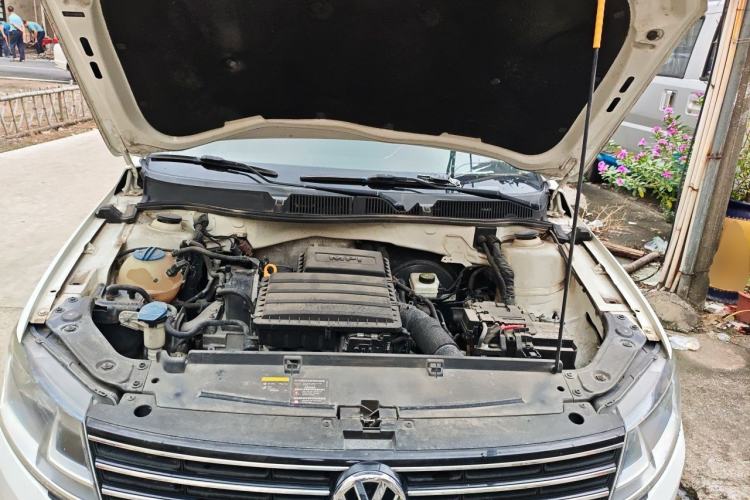 Used Volkswagen Lavida 2017 1.6L Automatic Fashion Edition Engine Bay