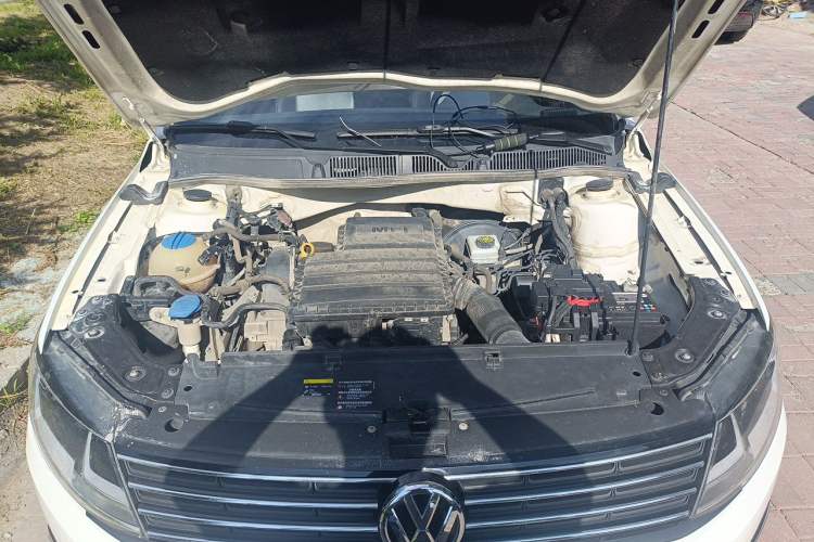 Used Volkswagen Lavida 2017 1.6L Manual Fashion Edition Engine Bay