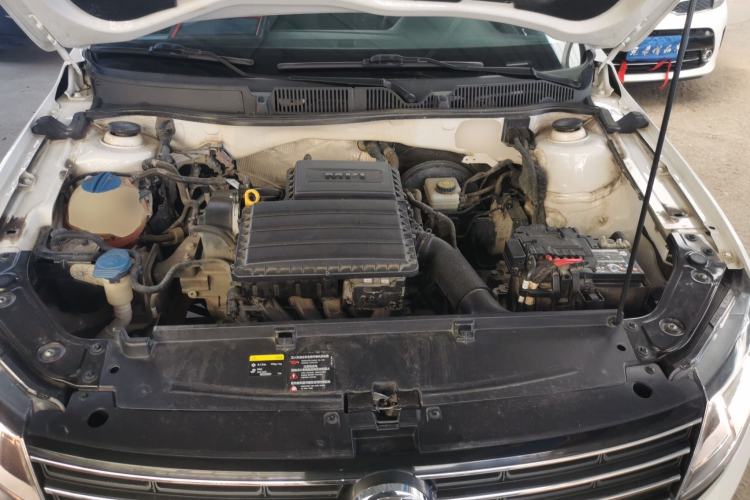 Used Volkswagen Lavida 2017 1.6L Manual Fashion Edition Engine Bay