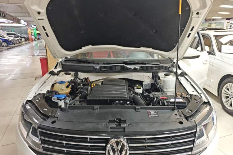 Used Volkswagen Lavida 2017 1.6L Automatic Fashion Edition Engine Bay