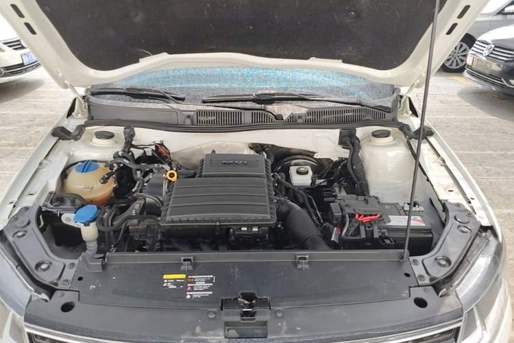Used Volkswagen Lavida 2017 1.6L Automatic Comfort Edition Engine Bay