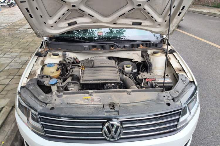 Used Volkswagen Lavida 2017 1.6L Automatic Fashion Edition Engine Bay
