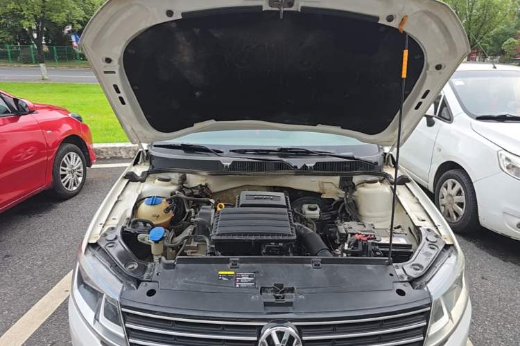 Used Volkswagen Lavida 2017 1.6L Manual Fashion Edition Engine Bay