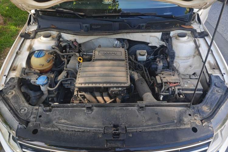 Used Volkswagen Lavida 2017 1.6L Automatic Comfort Edition Engine Bay