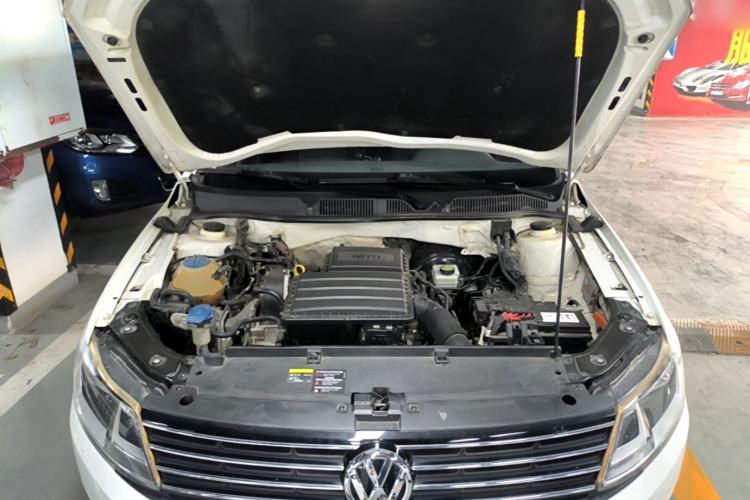 Used Volkswagen Lavida 2017 1.6L Manual Fashion Edition Engine Bay