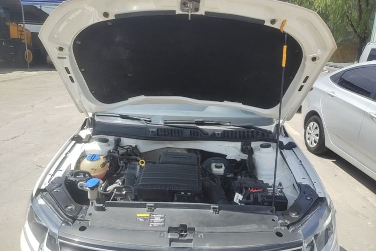 Used Volkswagen Lavida 2017 1.6L Manual Fashion Edition Engine Bay