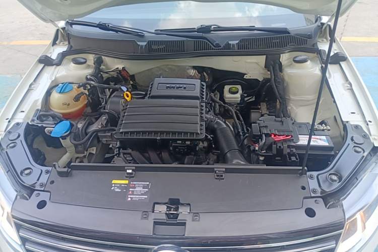 Used Volkswagen Lavida 2017 1.6L Automatic Fashion Edition Engine Bay