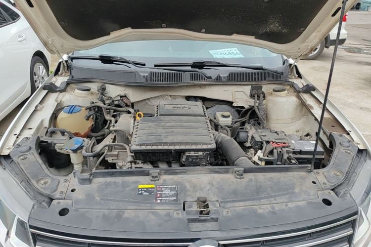 Used Volkswagen Lavida 2017 1.6L Manual Fashion Edition Engine Bay