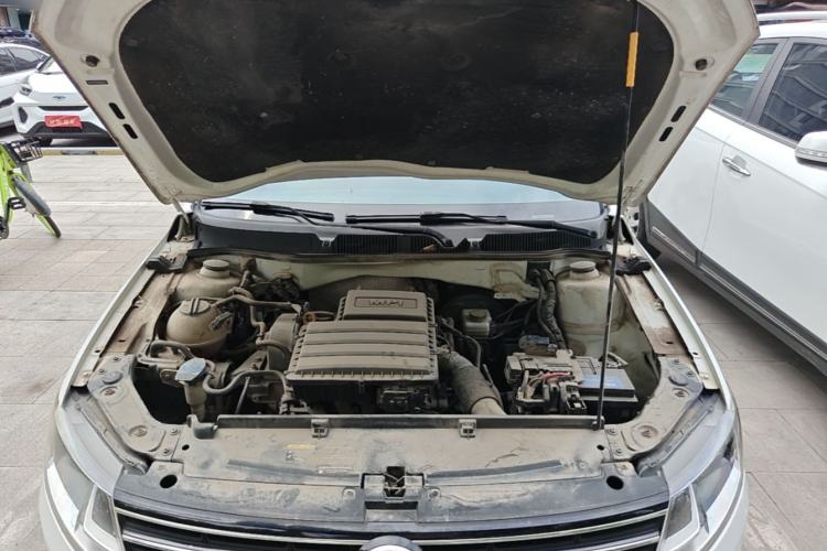 Used Volkswagen Lavida 2017 1.6L Manual Fashion Edition Engine Bay
