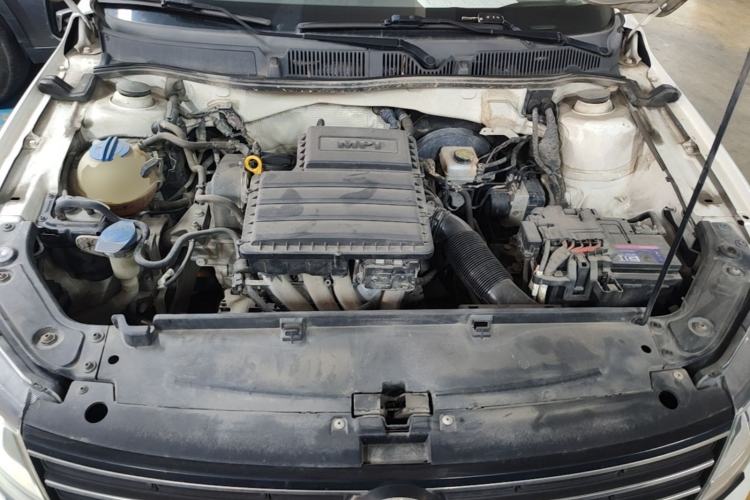 Used Volkswagen Lavida 2017 1.6L Manual Fashion Edition Engine Bay