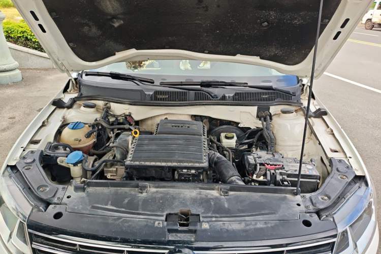 Used Volkswagen Lavida 2017 1.6L Manual Comfort Edition Engine Bay