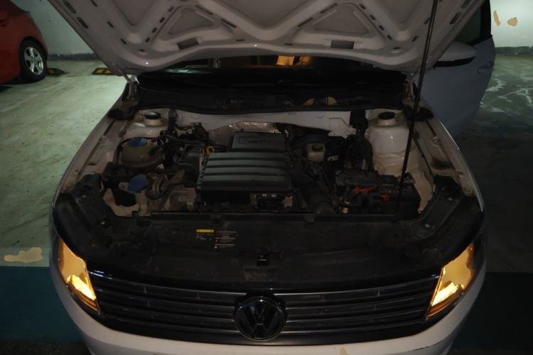 Used Volkswagen Lavida 2017 1.6L Automatic Comfort Edition Engine Bay