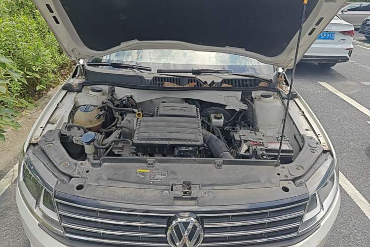 Used Volkswagen Lavida 2017 1.6L Automatic Comfort Edition Engine Bay