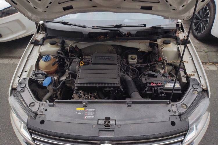 Used Volkswagen Lavida 2017 1.6L Automatic Fashion Edition Engine Bay