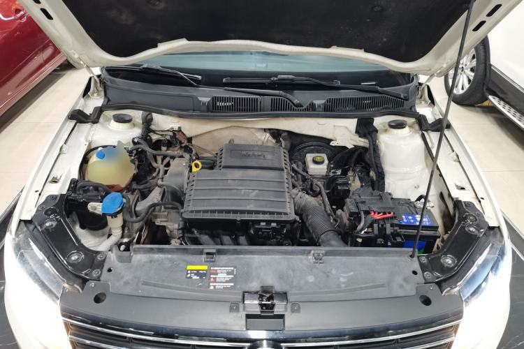 Used Volkswagen Lavida 2017 1.6L Automatic Fashion Edition Engine Bay