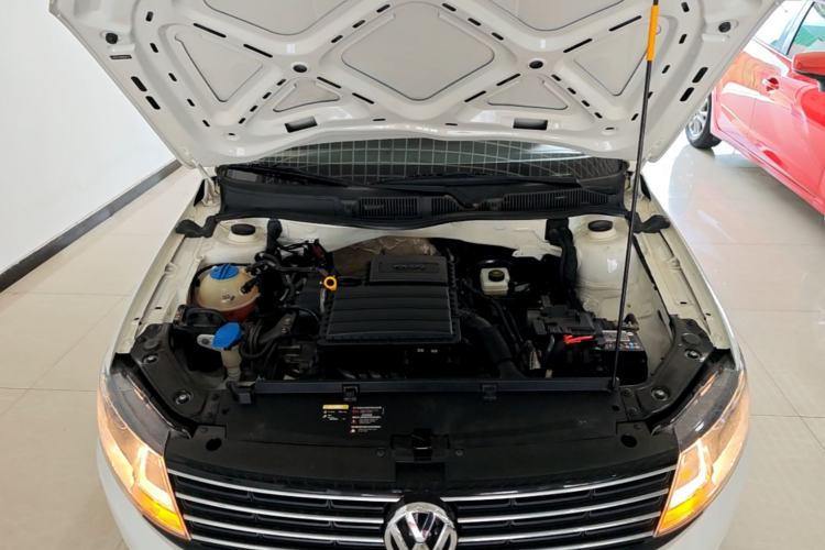 Used Volkswagen Lavida 2017 1.6L Automatic Fashion Edition Engine Bay
