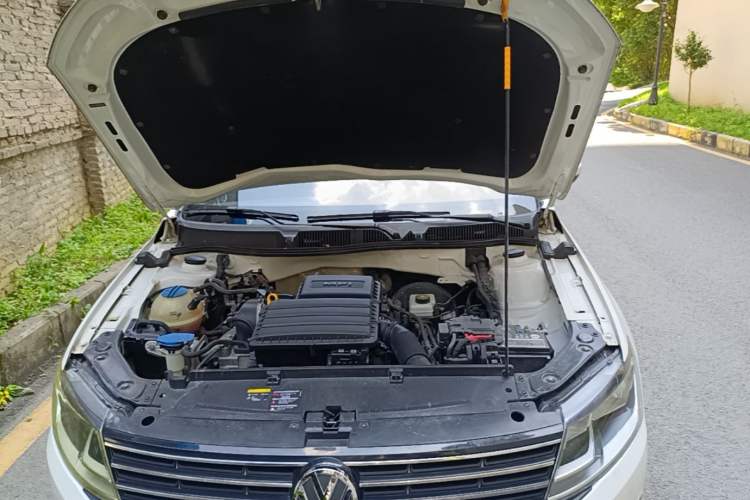 Used Volkswagen Lavida 2017 1.6L Automatic Comfort Edition Engine Bay
