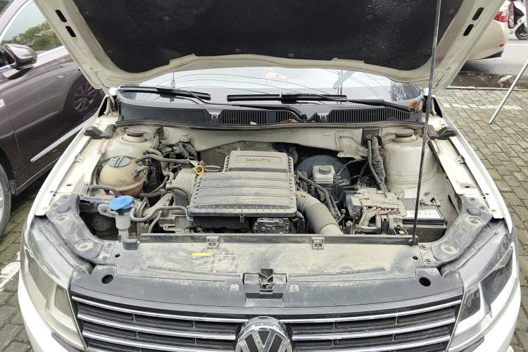 Used Volkswagen Lavida 2017 1.6L Automatic Comfort Edition Engine Bay