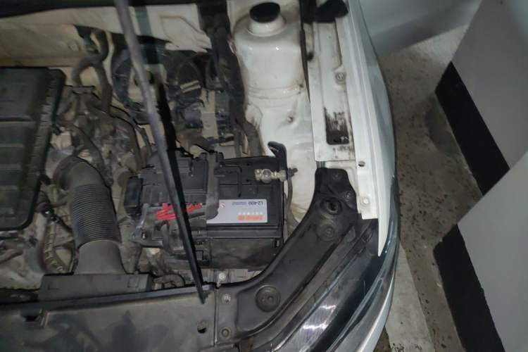 Used Volkswagen Lavida 2017 1.6L Automatic Comfort Edition Engine Bay Left