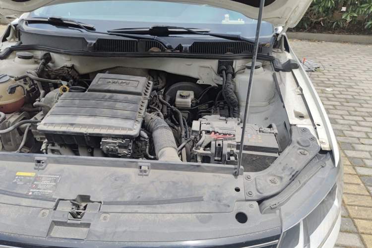 Used Volkswagen Lavida 2017 1.6L Automatic Comfort Edition Engine Bay Left