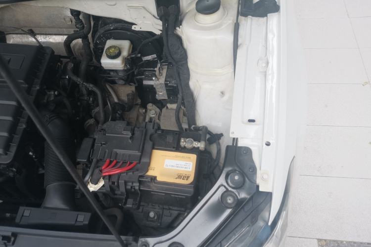 Used Volkswagen Lavida 2017 1.6L Automatic Fashion Edition Engine Bay Left