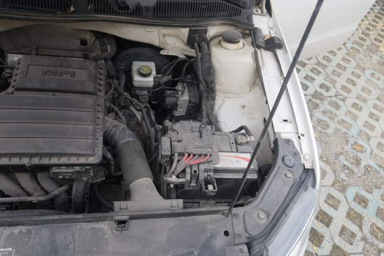 Used Volkswagen Lavida 2017 1.6L Automatic Fashion Edition Engine Bay Left