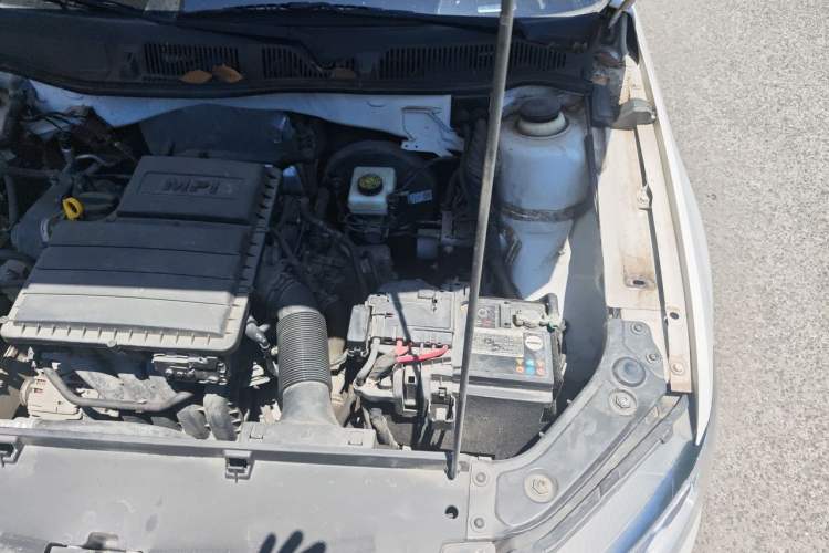 Used Volkswagen Lavida 2017 1.6L Automatic Comfort Edition Engine Bay Left
