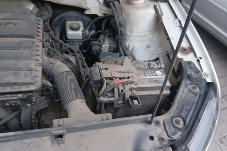 Used Volkswagen Lavida 2017 1.6L Automatic Comfort Edition Engine Bay Left