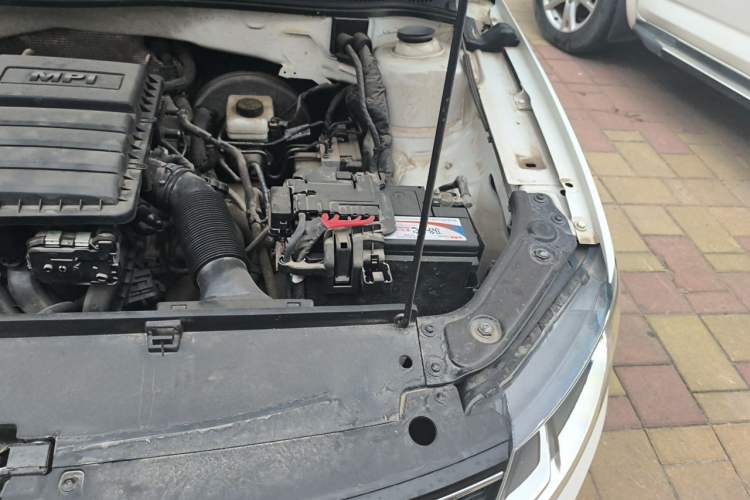 Used Volkswagen Lavida 2017 1.6L Automatic Comfort Edition Engine Bay Left