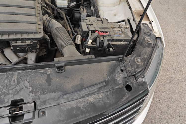 Used Volkswagen Lavida 2017 1.6L Automatic Comfort Edition Engine Bay Left